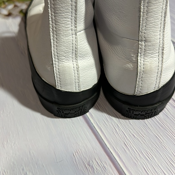 Converse - Picture 3 of 8